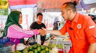 Ketua Umum PSI Giring Ganesha Blusukan di Palangkaraya, Cari Simpati Warga Beli Produk UMKM