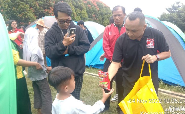  Politikus PSI “Giring Nidji” Sambangi dan Beri Bantuan Pada Korban Gempa Cianjur