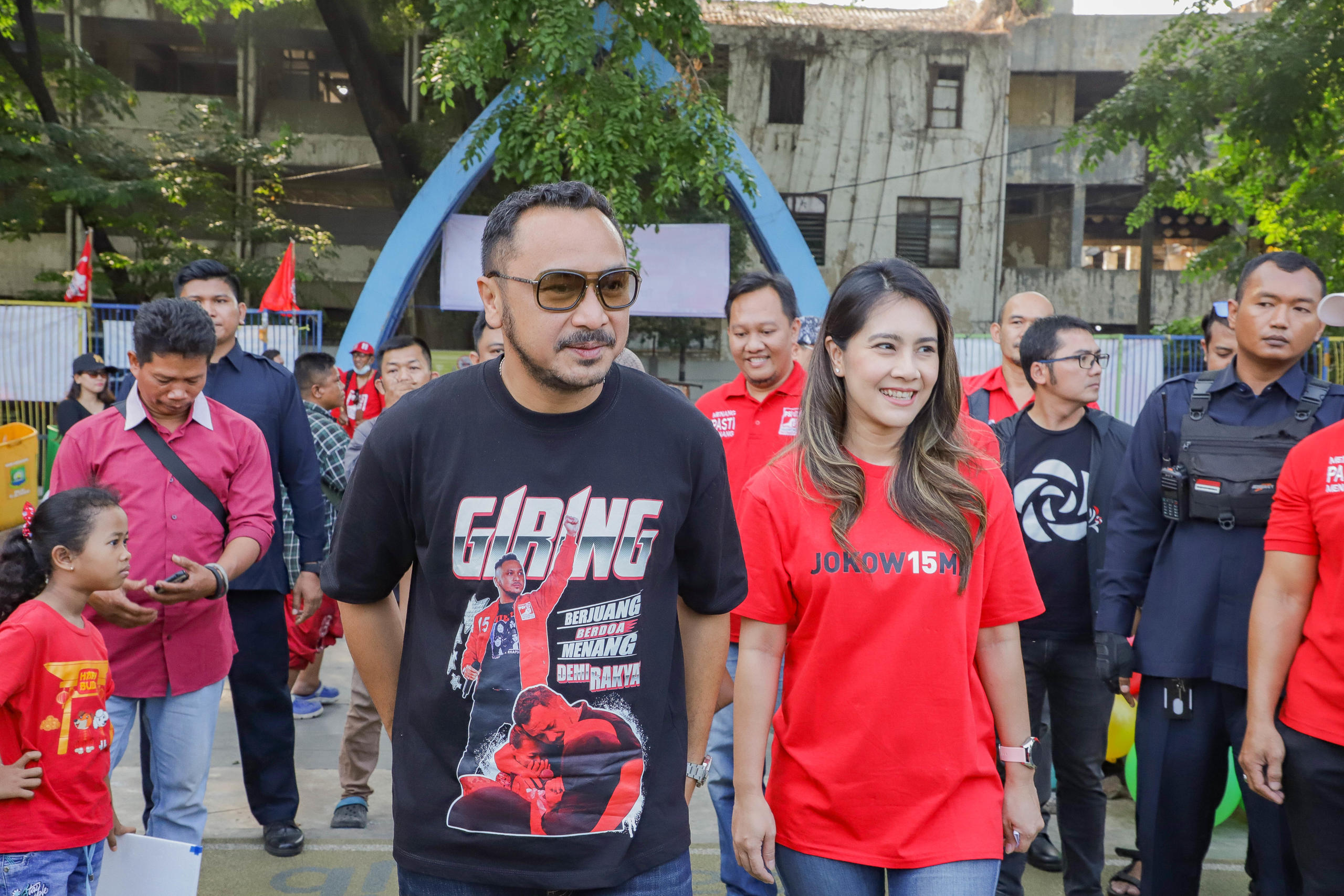 Ngamen Solidaritas, Isyana Bagoes Oka dan Giring Ganesha Duet Hibur Masyarakat Kota Tangerang